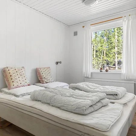 1499-aakirkeby-fyrreskoven-31 *